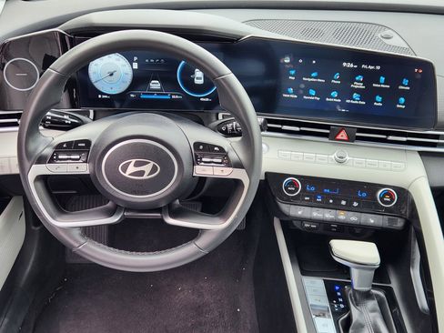 Used 2024 Hyundai Elantra Limited image 29