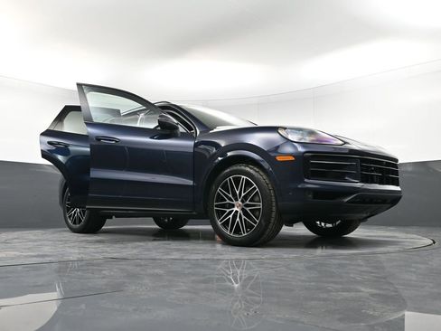 New 2026 Porsche Cayenne Base image 37