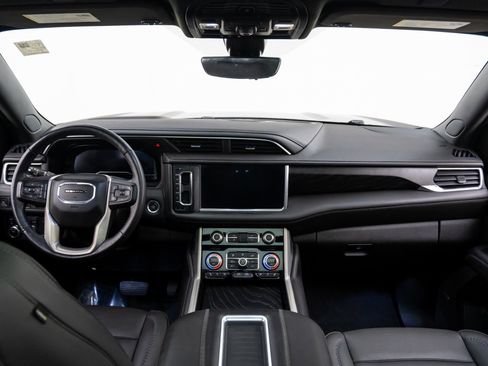 Used 2022 GMC Yukon Denali w/ Denali Premium Package image 12