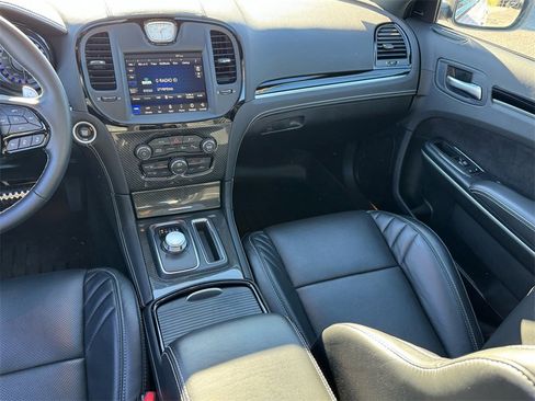 Used 2023 Chrysler 300 C image 17