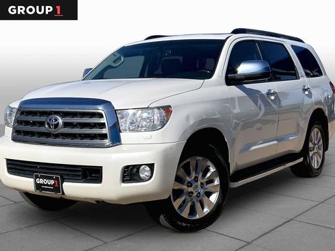Used 2017 Toyota Sequoia Platinum RWD image 1