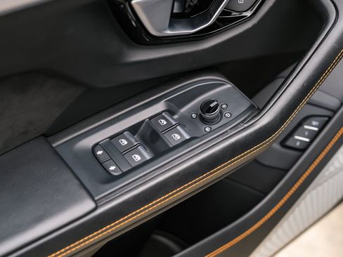 Used 2020 Lamborghini Urus image 44