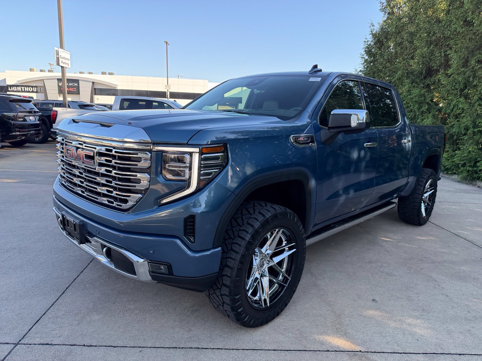 Used 2025 GMC Sierra 1500 Denali AWD/4WD image 8