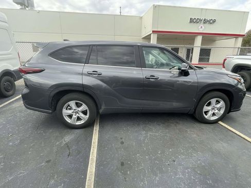 Used 2024 Toyota Highlander LE image 12