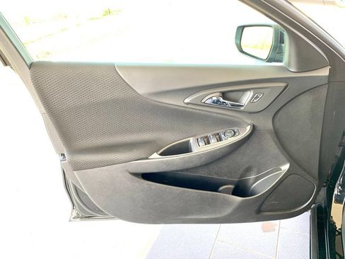 Used 2025 Chevrolet Malibu LT FWD image 11
