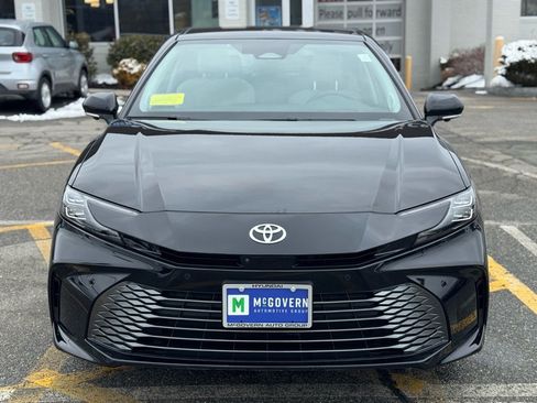 Used 2025 Toyota Camry XLE w/ Premium Plus Package AWD/4WD image 9