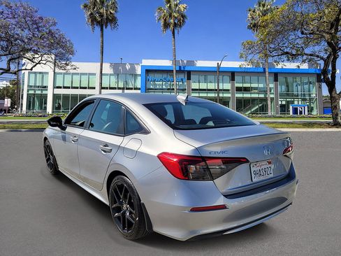 Used 2023 Honda Civic Sport image 3