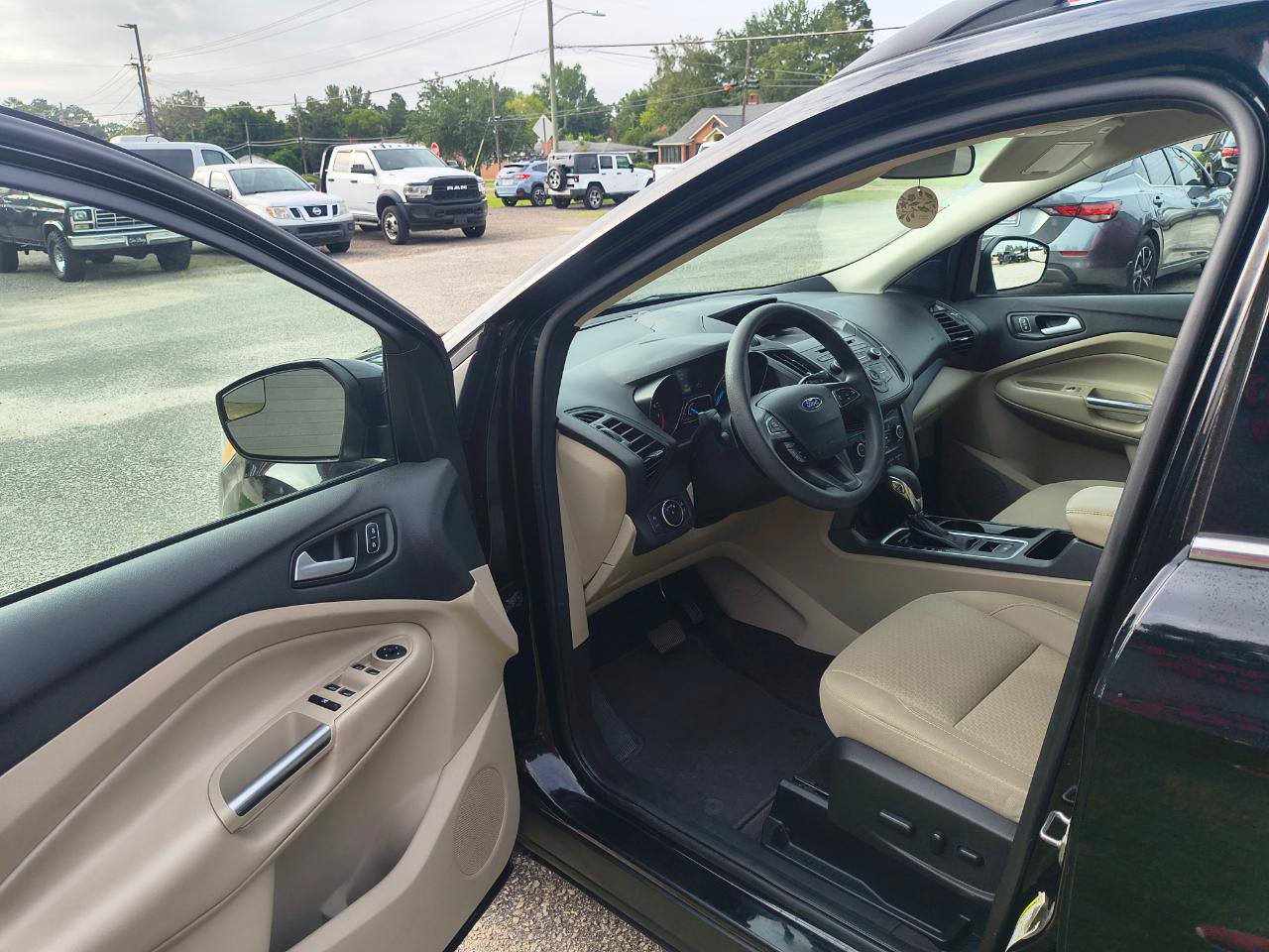 Used 2018 Ford Escape SE FWD image 14