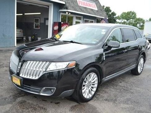 Used 2011 Lincoln MKT AWD w/ 101A Rapid Spec Order Code image 2