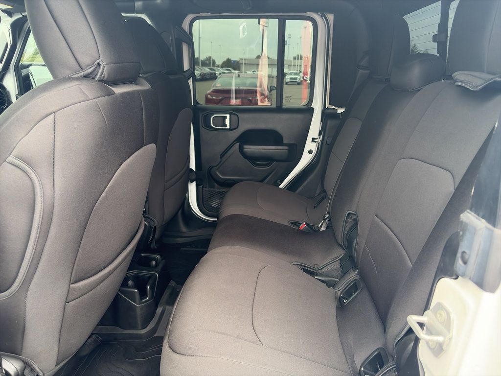 Used 2022 Jeep Gladiator Sport AWD/4WD image 11