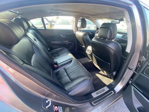 Used 2016 Kia K900 Luxury image 16