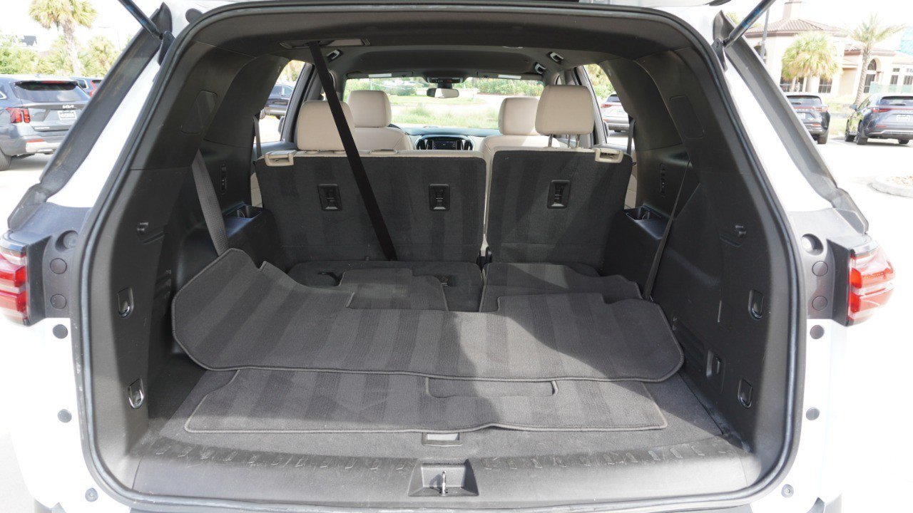 Used 2022 Chevrolet Traverse LS FWD image 32