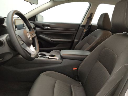 Used 2025 Nissan Altima 2.5 SV FWD image 17