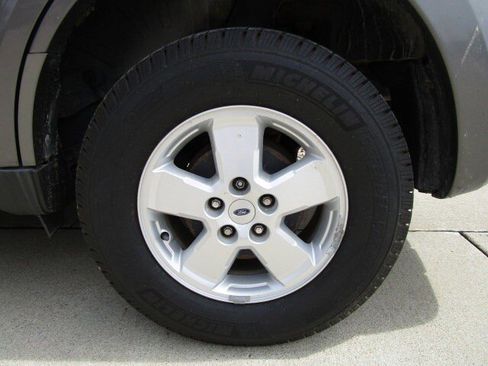 Used 2010 Ford Escape XLT image 9