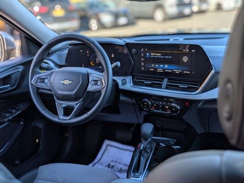 Used 2024 Chevrolet Trax LT w/ Driver Confidence Package image 15