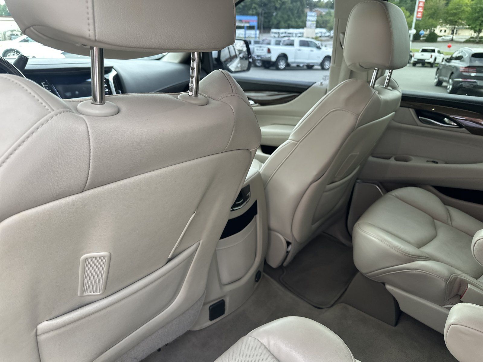 Used 2020 Cadillac Escalade Luxury AWD/4WD image 19