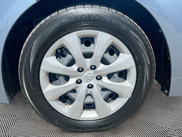 Used 2025 Toyota Corolla LE FWD image 30