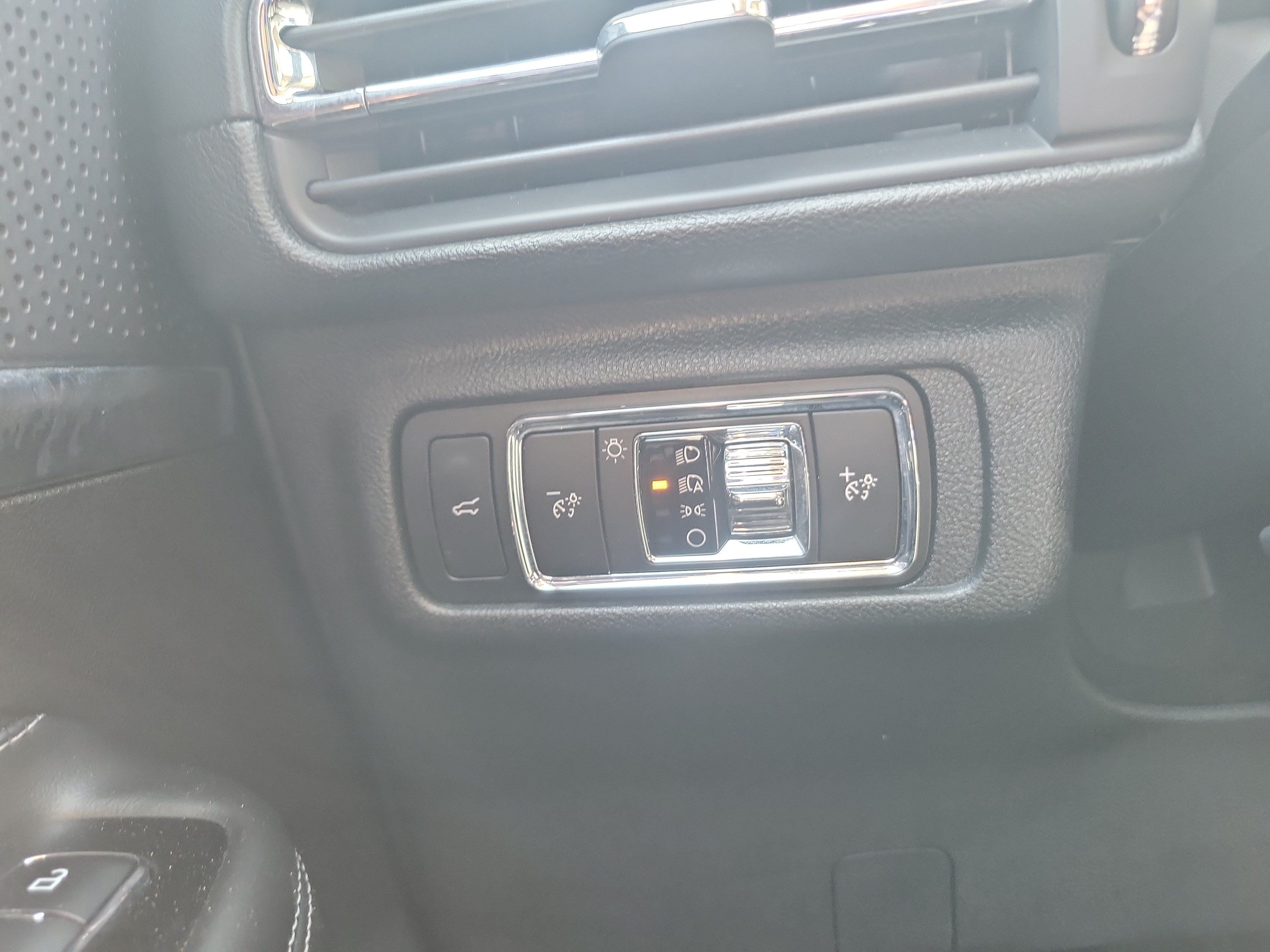 Used 2023 Lincoln Corsair AWD image 33