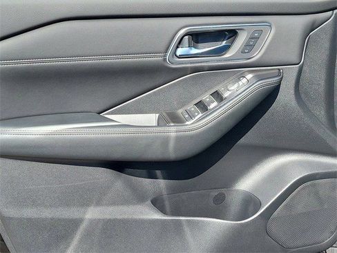 New 2026 Nissan Rogue Platinum w/ Platinum Premium Package image 7