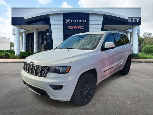 Used 2021 Jeep Grand Cherokee Laredo X RWD image 2