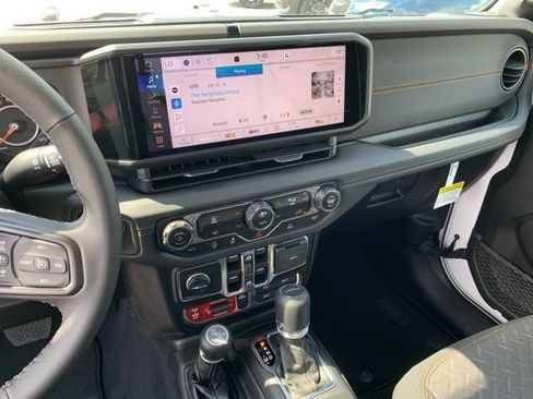 New 2025 Jeep Gladiator Mojave image 18