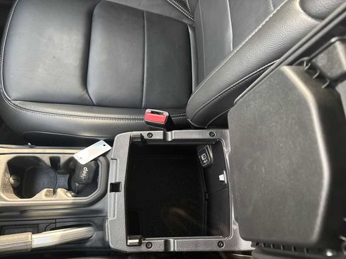 Used 2022 Jeep Wrangler Unlimited Sahara w/ Cold Weather Group image 30