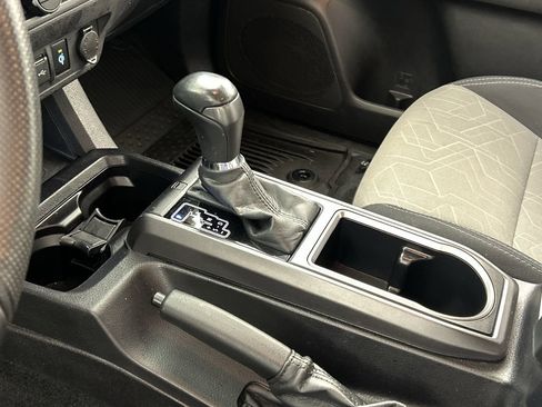 Used 2022 Toyota Tacoma TRD Sport image 16