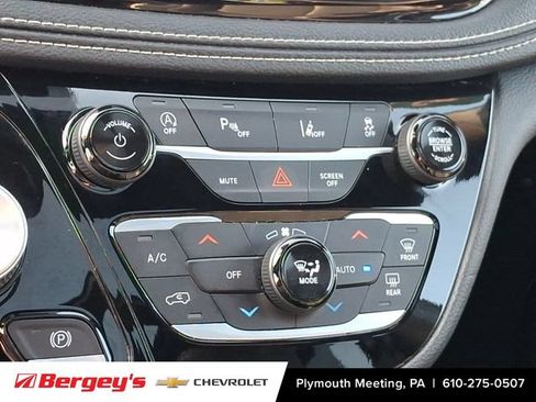 Used 2026 Chrysler Pacifica Limited w/ S Appearance Package FWD image 20