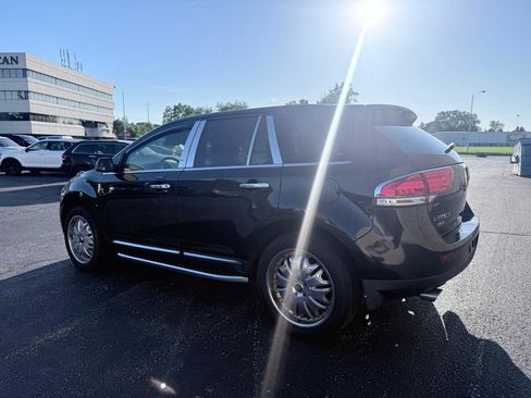 Used 2013 Lincoln MKX FWD image 3