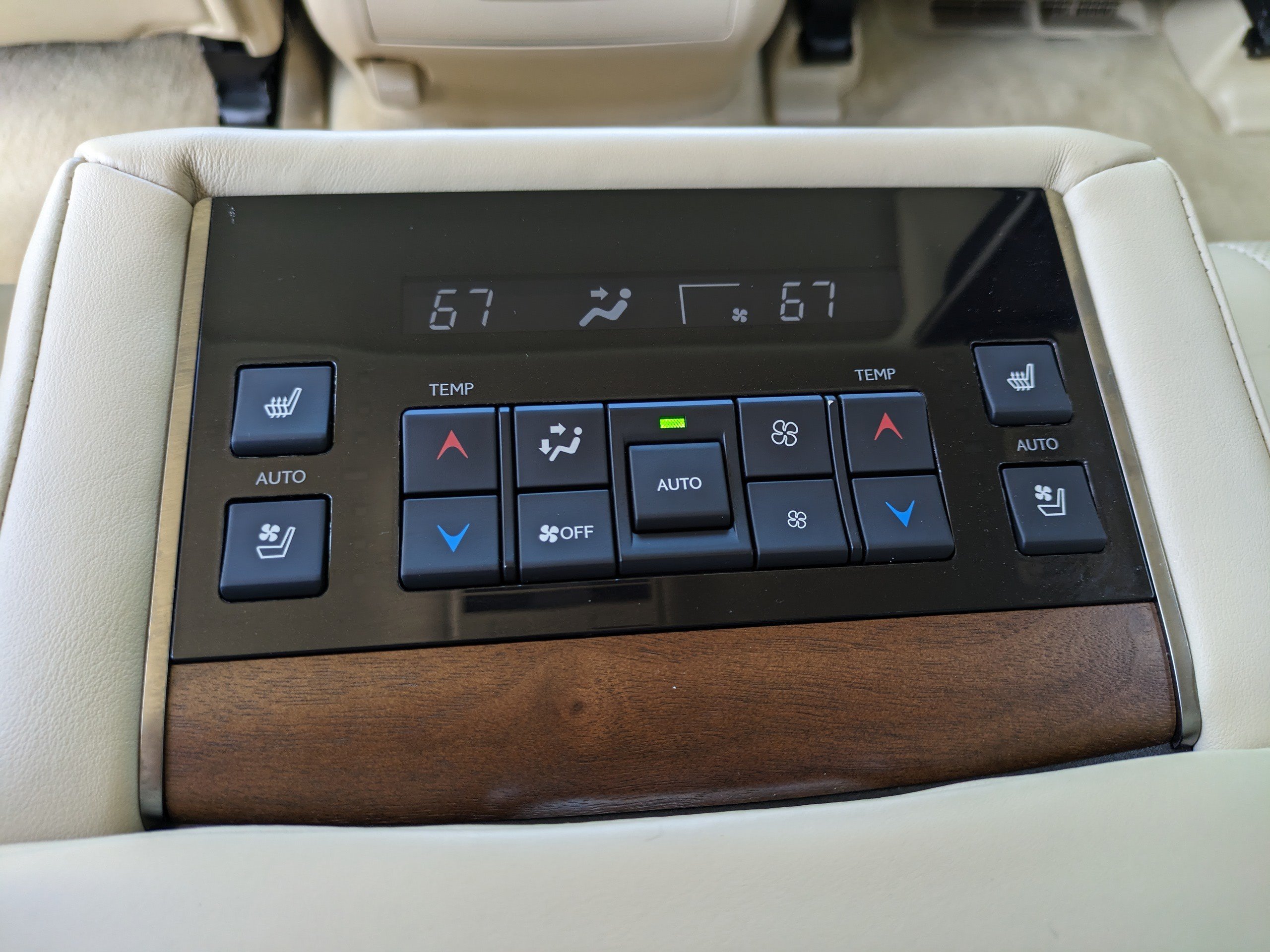 Used 2017 Lexus LX 570 4WD w/ Luxury Package image 17