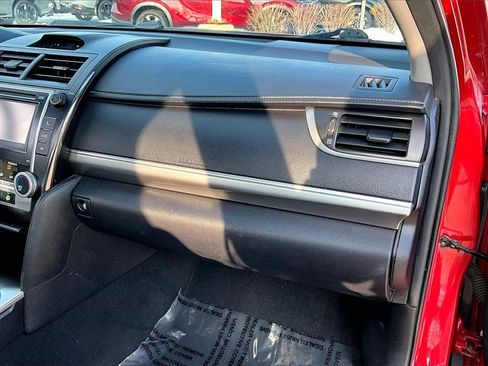 Used 2013 Toyota Camry SE image 28