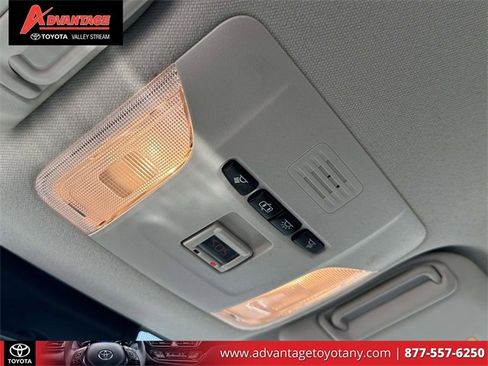 Used 2020 Toyota Corolla LE image 36