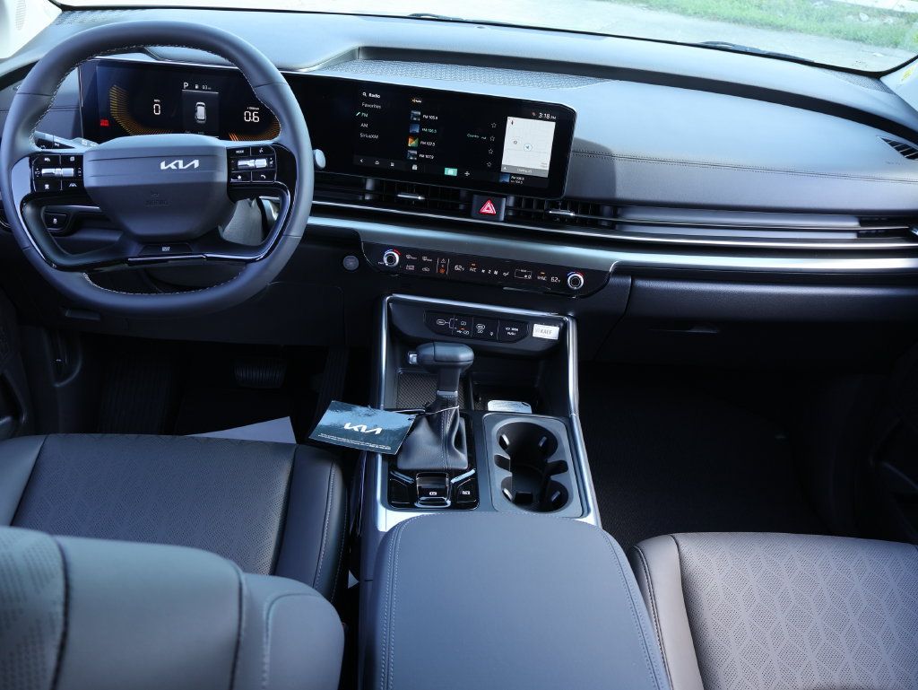 New 2027 Kia Carnival EX w/ Dark Edition Package FWD image 19