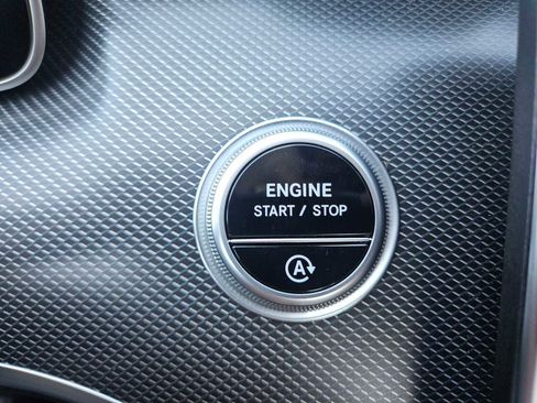 Used 2025 Mercedes-Benz C 300 Sedan image 19