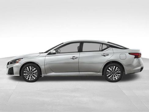Used 2024 Nissan Altima 2.5 SV FWD image 31