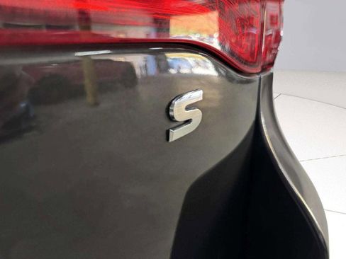 Used 2012 Volkswagen Routan S image 18