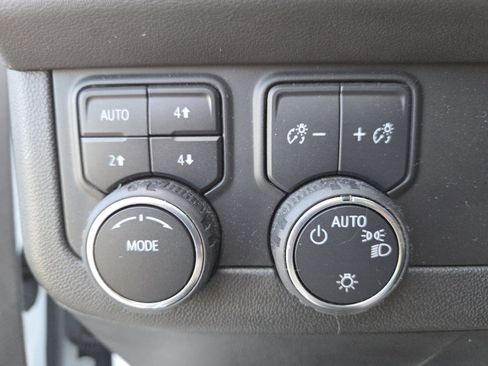 Used 2024 Chevrolet Suburban Z71 w/ Luxury Package image 8