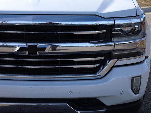 Used 2017 Chevrolet Silverado 1500 High Country image 17