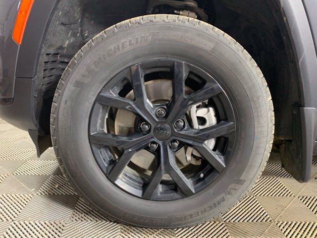 Used 2025 Jeep Grand Cherokee L Laredo AWD/4WD image 38