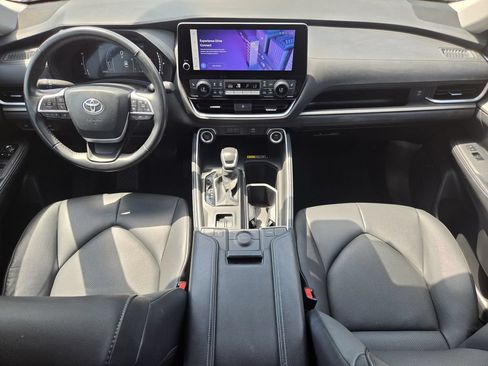 Used 2025 Toyota Grand Highlander FWD image 13