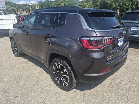Used 2023 Jeep Compass Limited AWD/4WD image 4