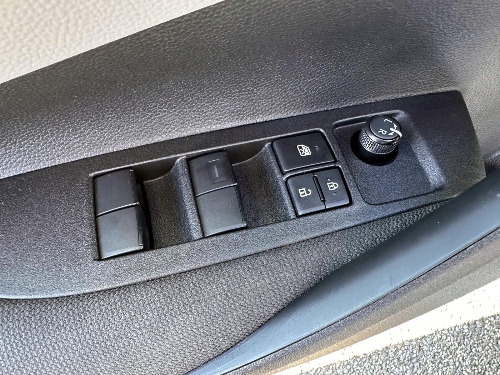 Used 2026 Toyota Corolla SE FWD image 9