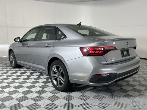 Used 2024 Volkswagen Jetta SE FWD image 6