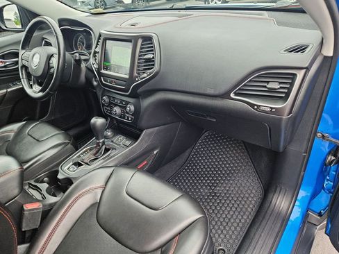 Used 2020 Jeep Cherokee Trailhawk w/ Cold Weather Group AWD/4WD image 30