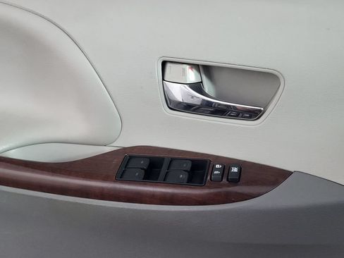 Used 2014 Toyota Sienna XLE FWD image 25