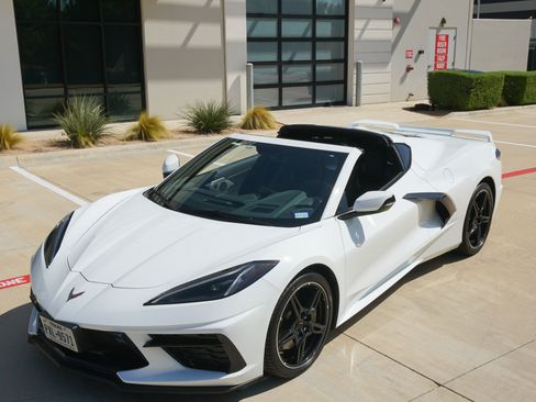 Used 2021 Chevrolet Corvette Stingray Preferred Cpe w/ Z51 Performance Package RWD image 18