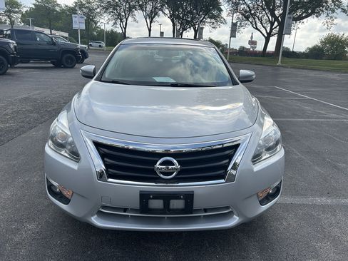 Used 2013 Nissan Altima 2.5 SV w/ 2.5SV Convenience Pkg FWD image 2