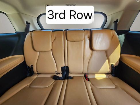 Used 2024 Kia Carnival EX FWD image 25
