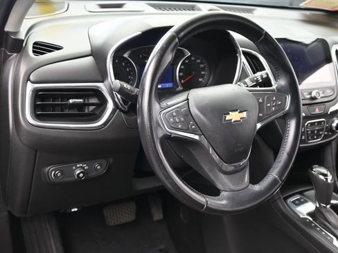 Used 2020 Chevrolet Equinox LT image 14