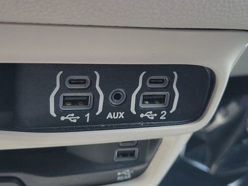 Used 2023 Chrysler Pacifica Touring-L w/ Uconnect Theater Family Group image 26